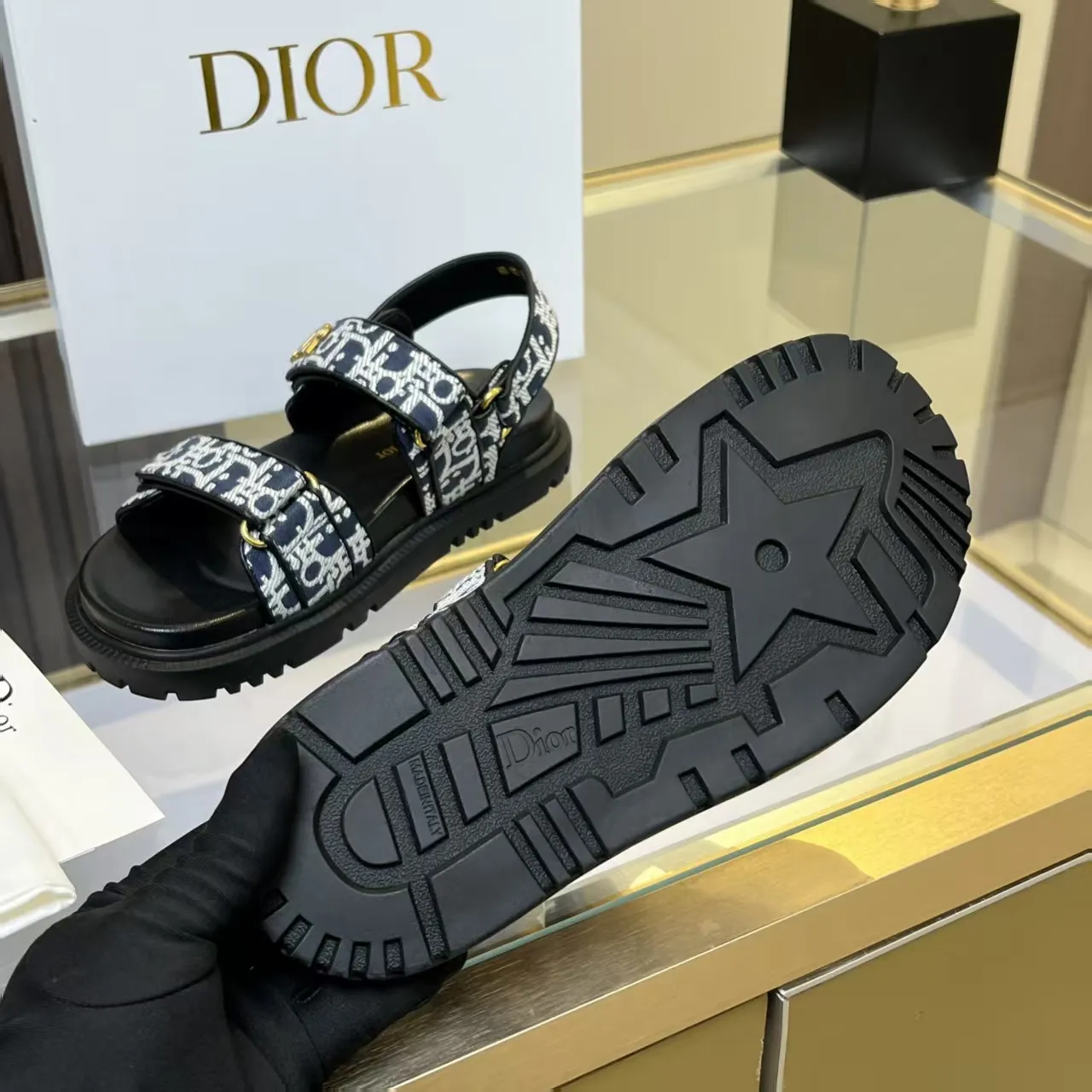 👟👟Ex-factory price 480👟👟 Dior classic popular sandals Step into the fashion territory of Dior slippers and encounter the ultimate fusion of elegance and comfort. The upper is engraved with the Christian Dior Paris logo using exquisite embroidery technology. The delicate stitching tells the brand's profound heritage and is fully recognizable.   Made of high-quality materials, it feels soft and fits your feet, as if it is a gentle care tailor-made for your feet. The sole is carefully designed and engraved with Christian Dior's lucky star symbol. It is not only a beautiful embellishment, but also provides reliable grip, making every step steady and secure.   It has a simple design and is easy to put on and take off. Whether it is a lazy weekend or a pleasant vacation, it can be easily adapted. Whether paired with casual shorts, casual jeans, or an elegant dress, Dior slippers can instantly enhance the overall style and show a casual fashion attitude.   Dior slippers, in the name of fashion, inject luxurious charm into your life and accompany you with every step you take with confidence and elegance. Material: Fine genuine cowhide upper, outsole, TPR, non-slip and wear-resistant, code number: 35-41 (42 customized)